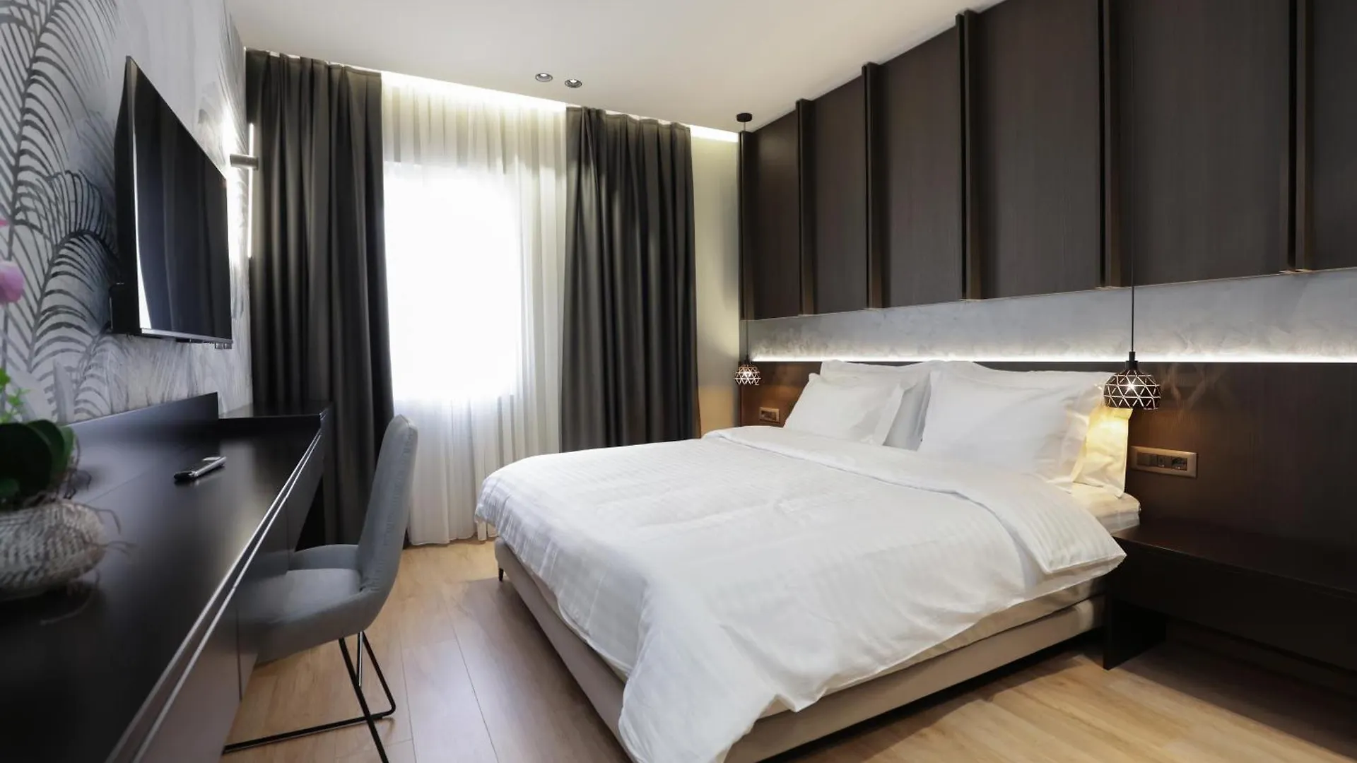 Gremmy Boutique Hotel Tirana 4*,