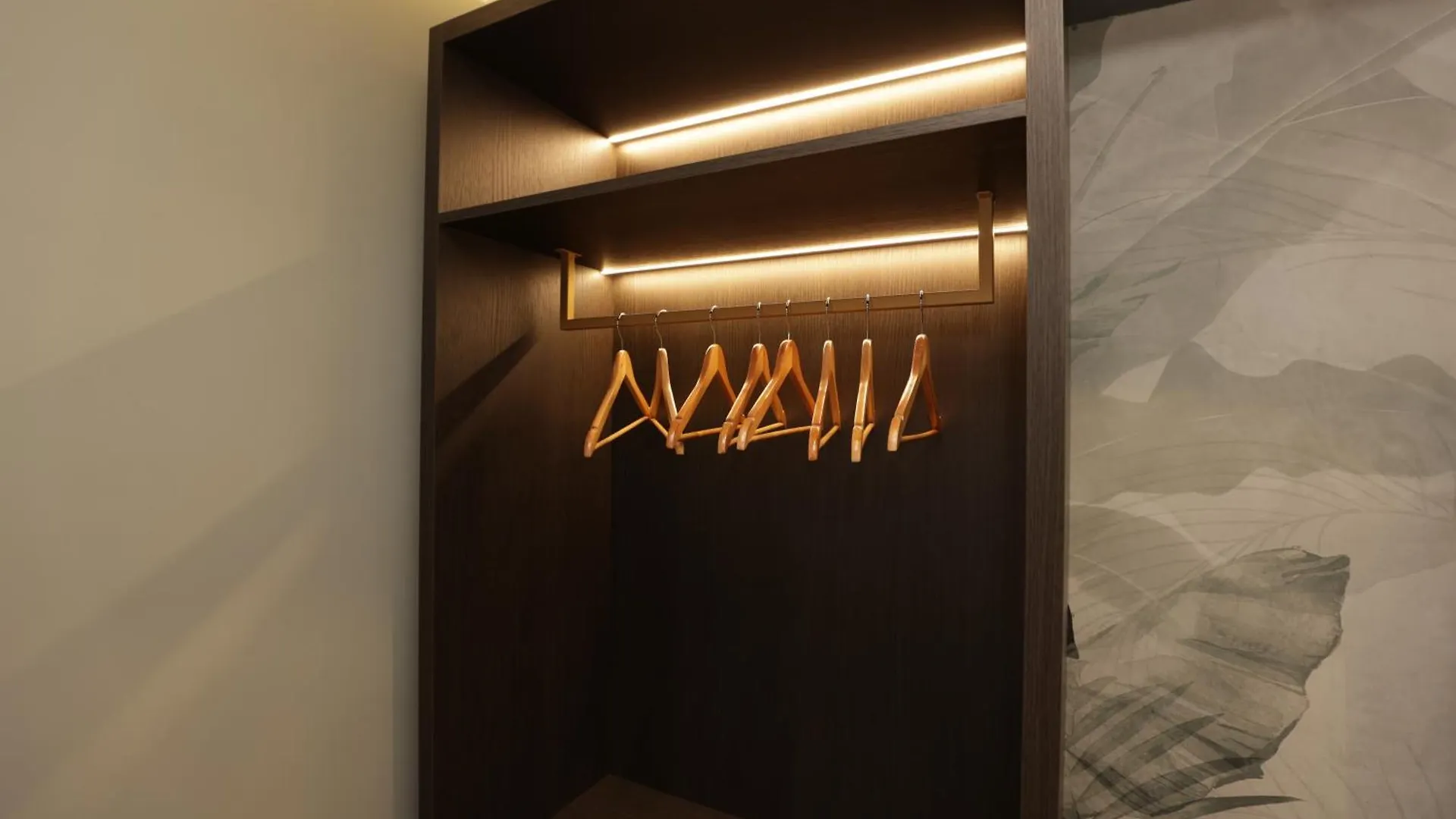 Gremmy Boutique Hotel Tirana 4*,